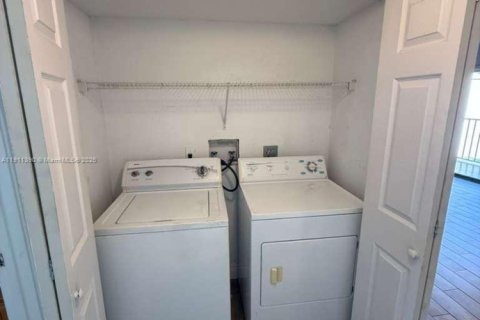 Снять в аренду кондоминиум в Уэст-Палм-Бич, Флорида 2 спальни, 83.98м2, № 1969638 - фото 20