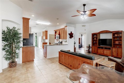 Casa en venta en Deltona, Florida, 4 dormitorios, 248.23 m2 № 1846935 - foto 12