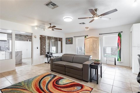 Casa en venta en Deltona, Florida, 4 dormitorios, 248.23 m2 № 1846935 - foto 21