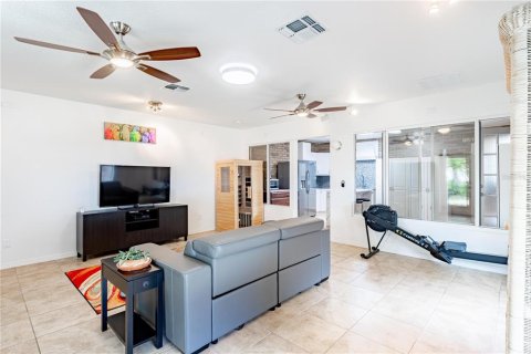 Casa en venta en Deltona, Florida, 4 dormitorios, 248.23 m2 № 1846935 - foto 19