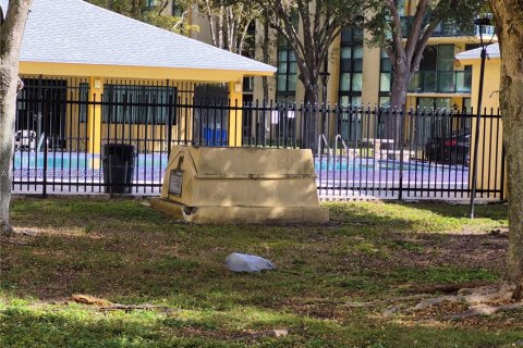 Condo in Miami, Florida, 2 bedrooms  № 2025909 - photo 15