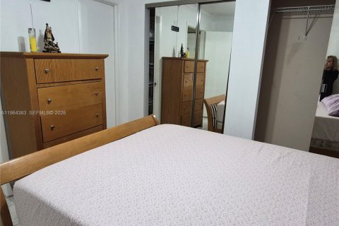 Condo in Miami, Florida, 2 bedrooms  № 2025909 - photo 10
