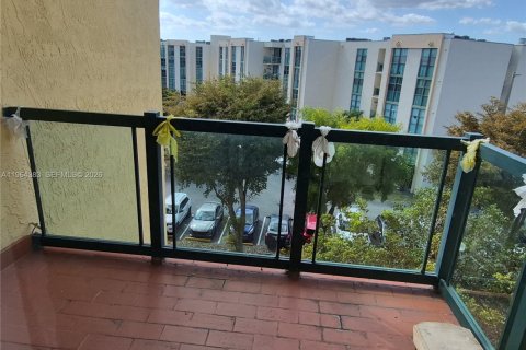 Condo in Miami, Florida, 2 bedrooms  № 2025909 - photo 4