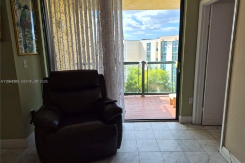 Condo in Miami, Florida, 2 bedrooms  № 2025909 - photo 3