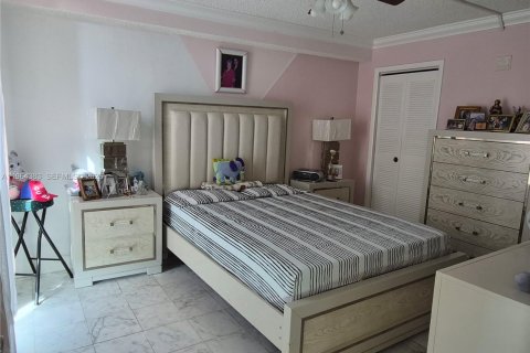 Condo in Miami, Florida, 2 bedrooms  № 2025909 - photo 6