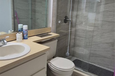 Condo in Miami, Florida, 2 bedrooms  № 2025909 - photo 8