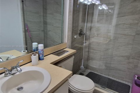 Condo in Miami, Florida, 2 bedrooms  № 2025909 - photo 7