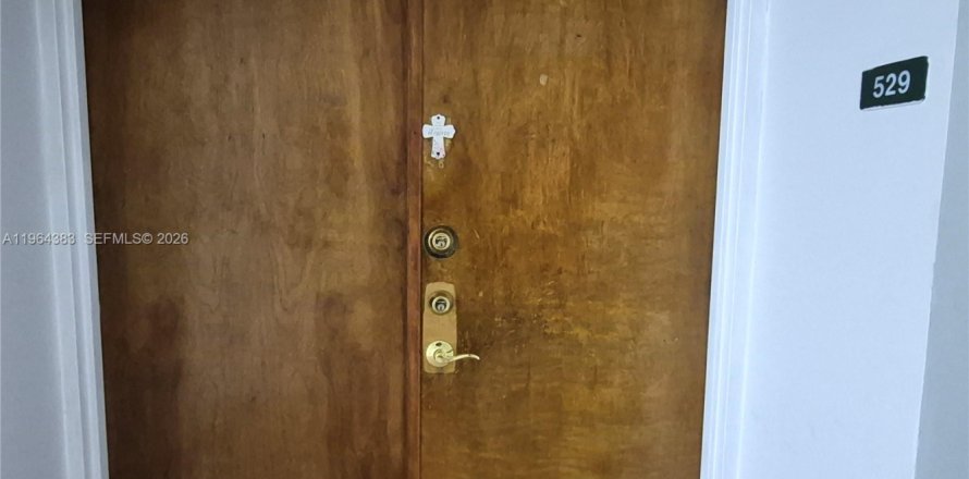 Condo in Miami, Florida, 2 bedrooms  № 2025909