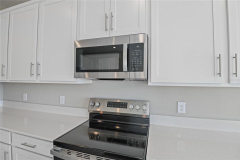 House in Lake Hamilton, Florida 5 bedrooms, 260.13 sq.m. № 1509903 - photo 3