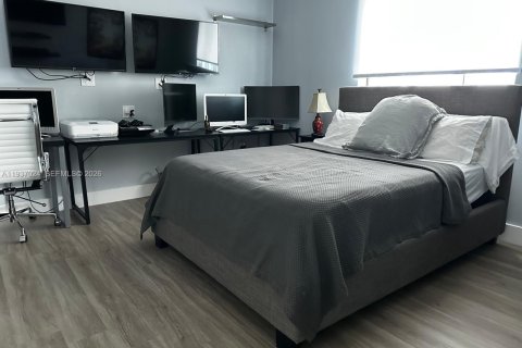 Condo in Miami, Florida, 2 bedrooms № 2057292 - photo 13