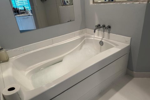 Condo in Miami, Florida, 2 bedrooms № 2057292 - photo 21