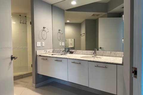 Condo in Miami, Florida, 2 bedrooms № 2057292 - photo 18