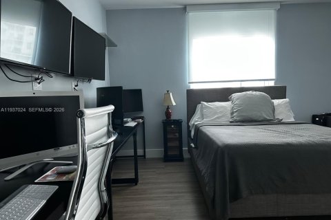 Condo in Miami, Florida, 2 bedrooms № 2057292 - photo 12