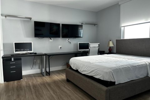 Condo in Miami, Florida, 2 bedrooms № 2057292 - photo 6