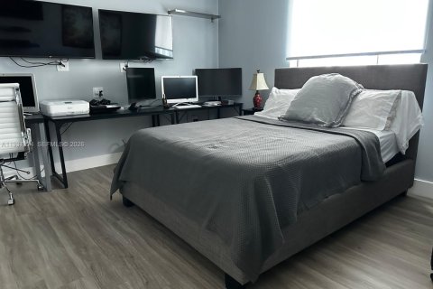 Condo in Miami, Florida, 2 bedrooms № 2057292 - photo 11