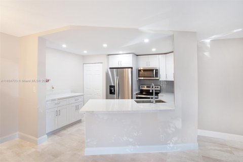 Condo in Delray Beach, Florida, 2 bedrooms  № 1839505 - photo 5