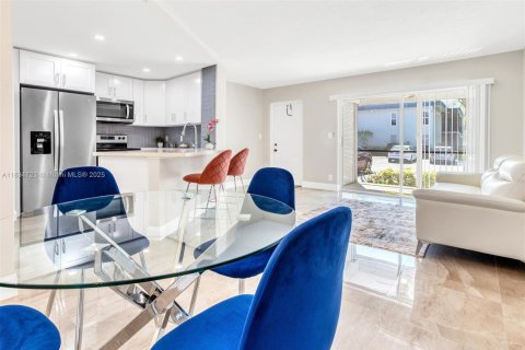 Condo in Delray Beach, Florida, 2 bedrooms  № 1839505 - photo 11