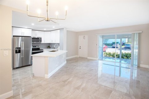 Condo in Delray Beach, Florida, 2 bedrooms  № 1839505 - photo 3