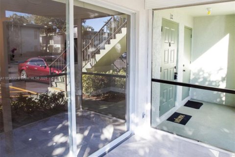 Condo in Delray Beach, Florida, 2 bedrooms  № 1839505 - photo 25
