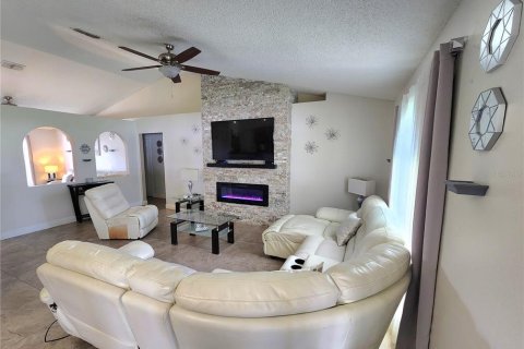 Casa en venta en Kissimmee, Florida, 3 dormitorios, 148.64 m2 № 1919527 - foto 2