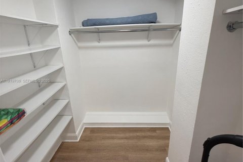 Снять в аренду кондоминиум в Майами-Бич, Флорида 1 спальня, 57.6м2, № 1975168 - фото 24