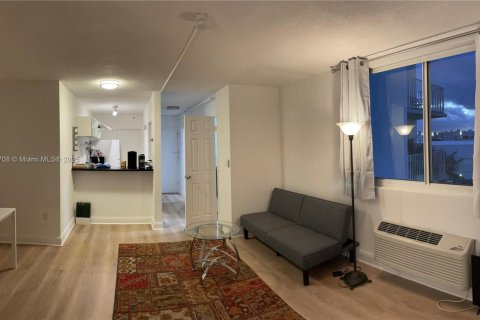 Снять в аренду кондоминиум в Майами-Бич, Флорида 1 спальня, 57.6м2, № 1975168 - фото 9