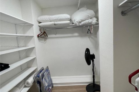 Снять в аренду кондоминиум в Майами-Бич, Флорида 1 спальня, 57.6м2, № 1975168 - фото 16