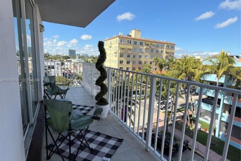 Снять в аренду кондоминиум в Майами-Бич, Флорида 1 спальня, 57.6м2, № 1975168 - фото 28