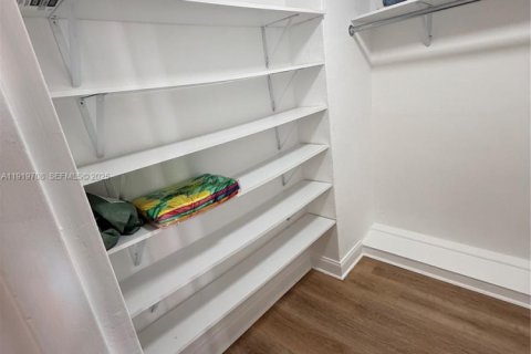 Снять в аренду кондоминиум в Майами-Бич, Флорида 1 спальня, 57.6м2, № 1975168 - фото 25