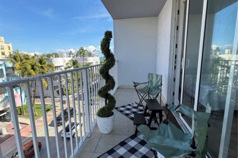 Снять в аренду кондоминиум в Майами-Бич, Флорида 1 спальня, 57.6м2, № 1975168 - фото 29