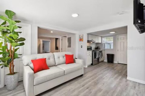 Immobilier commercial à vendre à Orlando, Floride: 4 chambres, 148.64 m2 № 2389215 - photo 28