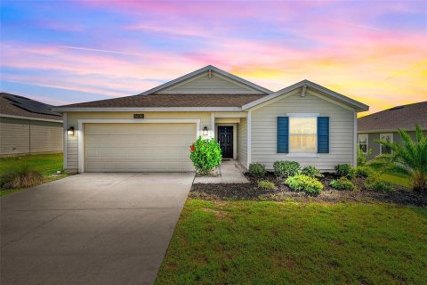 House in Mount Dora, Florida 4 bedrooms, 171.87 sq.m. № 1902681 - photo 1