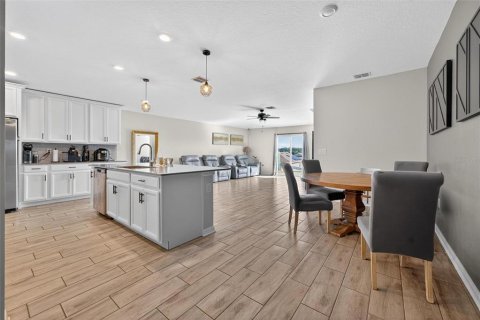 House in Mount Dora, Florida 4 bedrooms, 171.87 sq.m. № 1902681 - photo 6