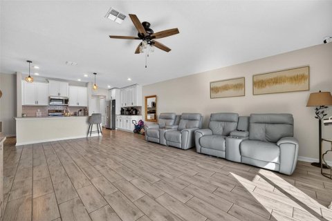 House in Mount Dora, Florida 4 bedrooms, 171.87 sq.m. № 1902681 - photo 8