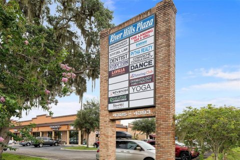 Propiedad comercial en alquiler en Valrico, Florida, 3219.06 m2 № 1512402 - foto 1