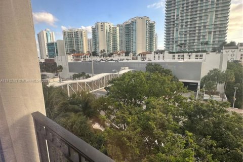 Copropriété à louer à Sunny Isles Beach, Floride: 1 chambre, 71.26 m2 № 1937571 - photo 1