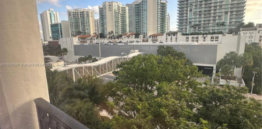 Condo in Sunny Isles Beach, Florida, 1 bedroom  № 1937571