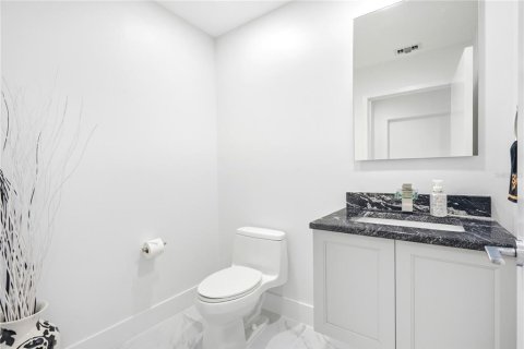 Condo in Saint Petersburg, Florida, 2 bedrooms № 2310398 - photo 21