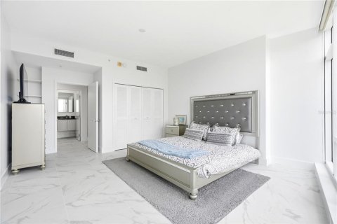 Condo in Saint Petersburg, Florida, 2 bedrooms № 2310398 - photo 22