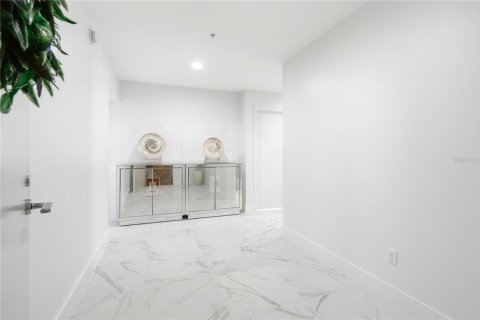 Condo in Saint Petersburg, Florida, 2 bedrooms № 2310398 - photo 3