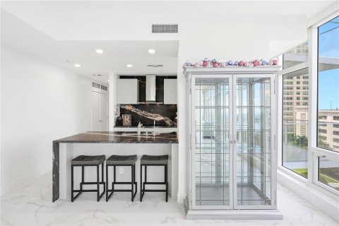 Condo in Saint Petersburg, Florida, 2 bedrooms № 2310398 - photo 9