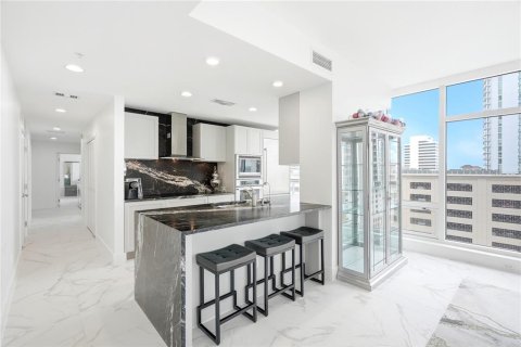 Condo in Saint Petersburg, Florida, 2 bedrooms № 2310398 - photo 7