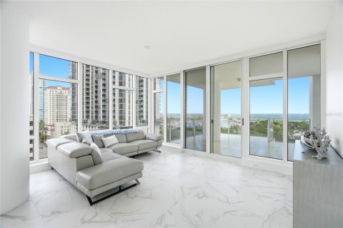Condo in Saint Petersburg, Florida, 2 bedrooms № 2310398 - photo 14