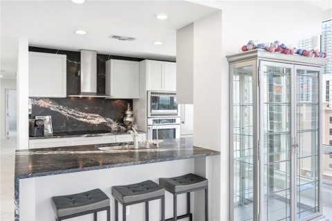 Condo in Saint Petersburg, Florida, 2 bedrooms № 2310398 - photo 8