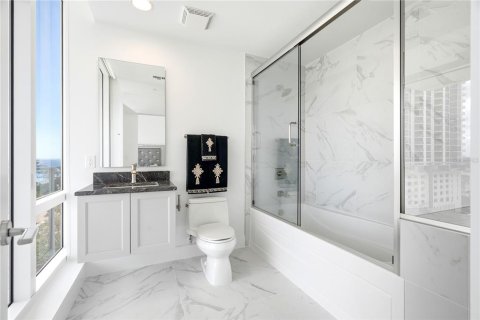 Condo in Saint Petersburg, Florida, 2 bedrooms № 2310398 - photo 23