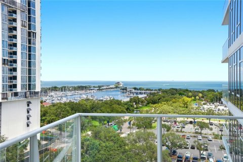 Condo in Saint Petersburg, Florida, 2 bedrooms № 2310398 - photo 25