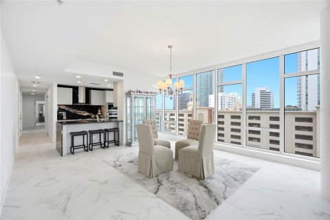 Condo in Saint Petersburg, Florida, 2 bedrooms № 2310398 - photo 12
