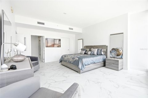 Condo in Saint Petersburg, Florida, 2 bedrooms № 2310398 - photo 18