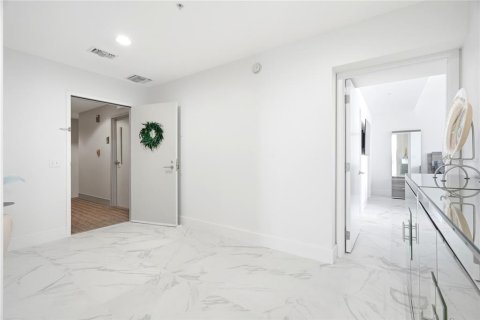 Condo in Saint Petersburg, Florida, 2 bedrooms № 2310398 - photo 4