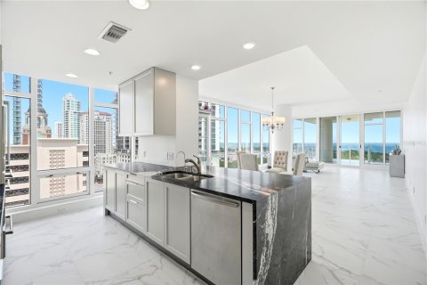 Condo in Saint Petersburg, Florida, 2 bedrooms № 2310398 - photo 5